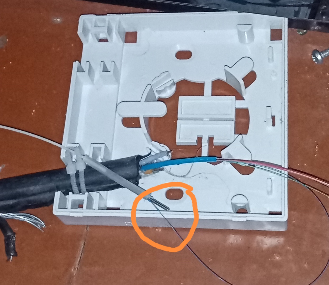 Разводка интернет кабеля в квартире от оптоволокна