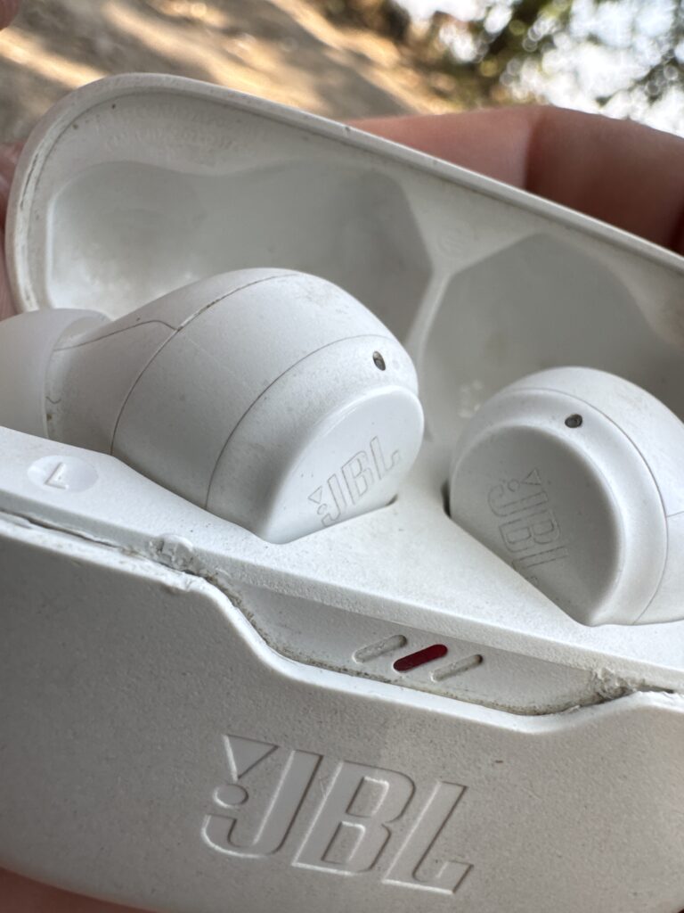 Как сделать сброс наушников JBL до заводских настроек?