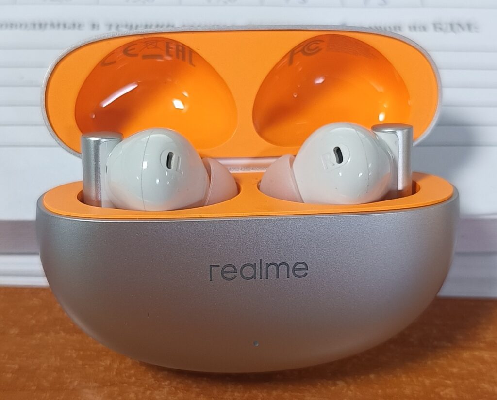 Наушники Realme не подключаются, не работает один наушник. Сброс и ...